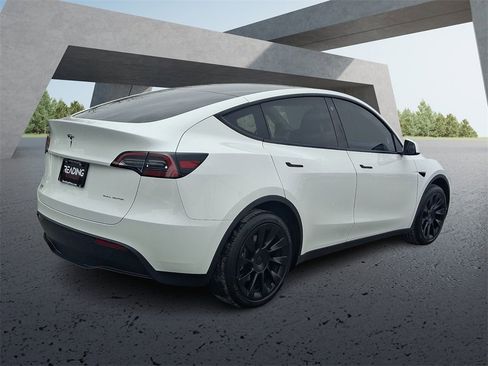 Used 2023 Tesla Model Y Long Range image 5