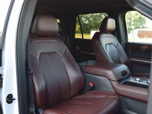 Used 2024 Ford Expedition Limited image 37