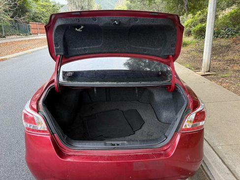 Used 2013 Nissan Altima 3.5 SV FWD image 5