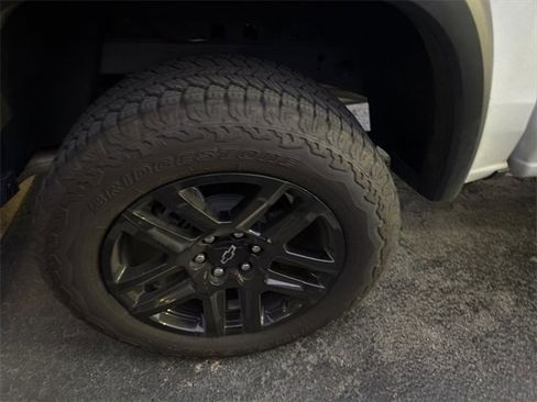 Used 2024 Chevrolet Colorado Trail Boss image 11