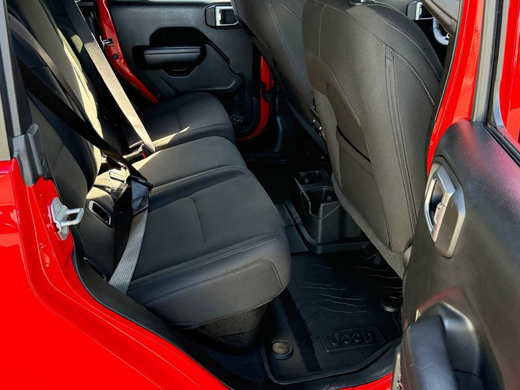 Certified 2021 Jeep Gladiator Overland AWD/4WD image 21