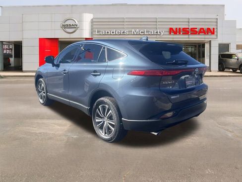 Used 2021 Toyota Venza LE image 4