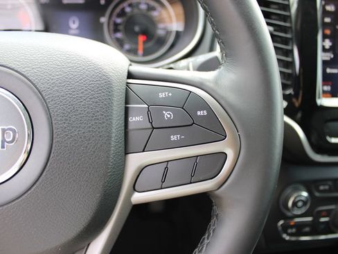 Used 2019 Jeep Cherokee Limited w/ Luxury Group AWD/4WD image 18