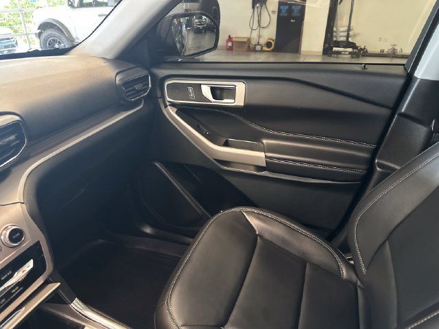 Used 2023 Ford Explorer XLT w/ Equipment Group 202A AWD/4WD image 28