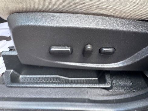 Used 2018 Ford Escape SE w/ Ford Safe & Smart Package AWD/4WD image 15