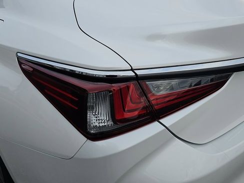 Certified 2020 Lexus ES 350 w/ Premium Package image 31