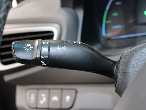 Used 2019 Hyundai Ioniq SEL image 23