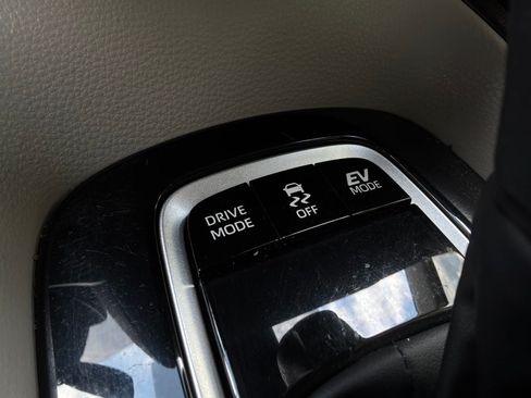Used 2025 Toyota Corolla LE FWD image 23