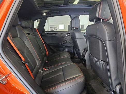 Used 2023 Porsche Macan AWD/4WD image 12
