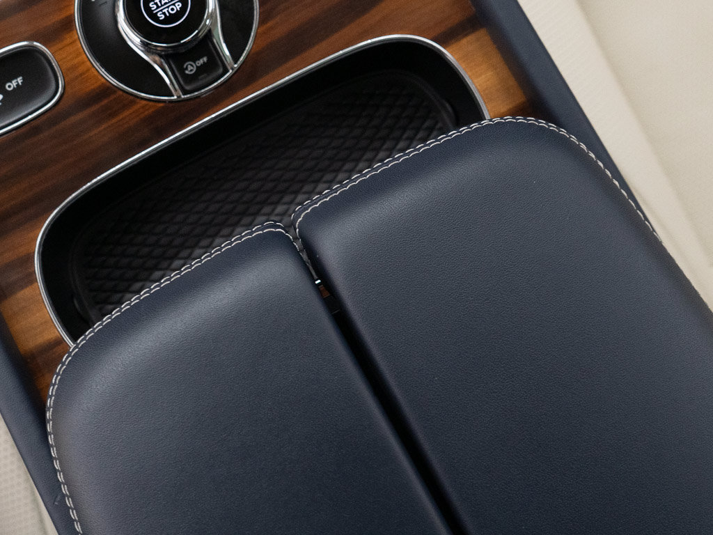 Certified 2022 Bentley Bentayga AWD/4WD image 33