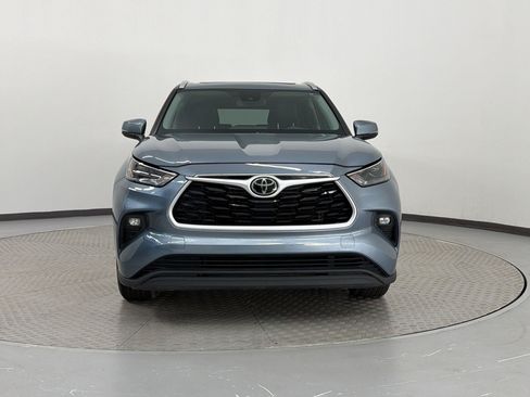 Used 2022 Toyota Highlander XLE FWD image 5