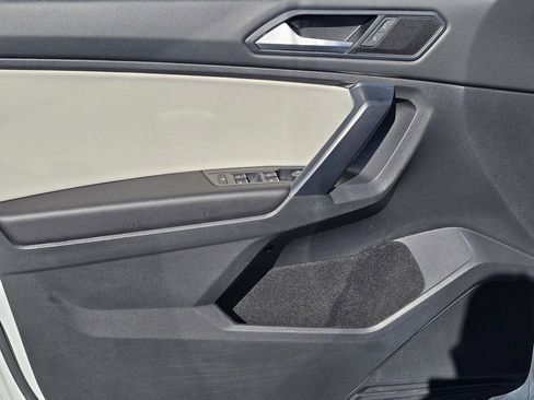 Used 2021 Volkswagen Tiguan SE R-Line image 17