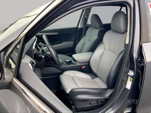 Used 2022 Subaru Outback Limited AWD/4WD image 8