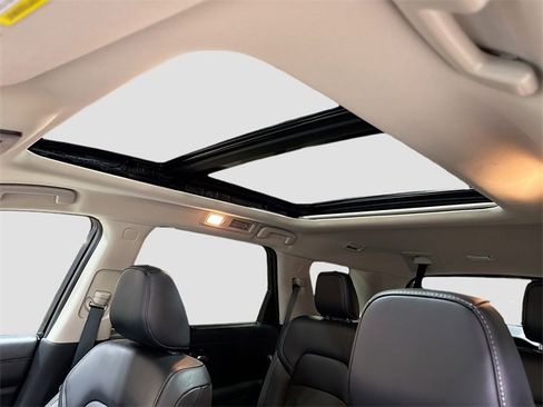 Used 2024 Nissan Pathfinder SL w/ SL Premium Package image 24