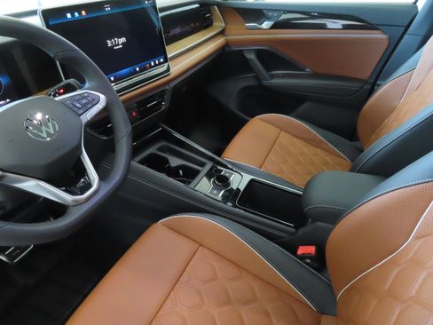 New 2026 Volkswagen Tiguan SEL R-Line image 23