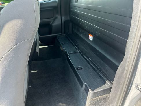 Used 2017 Toyota Tacoma SR AWD/4WD image 28