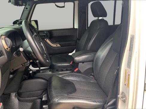 Used 2016 Jeep Wrangler Unlimited Sahara AWD/4WD image 8