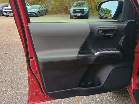 Used 2020 Toyota Tacoma SR5 image 21