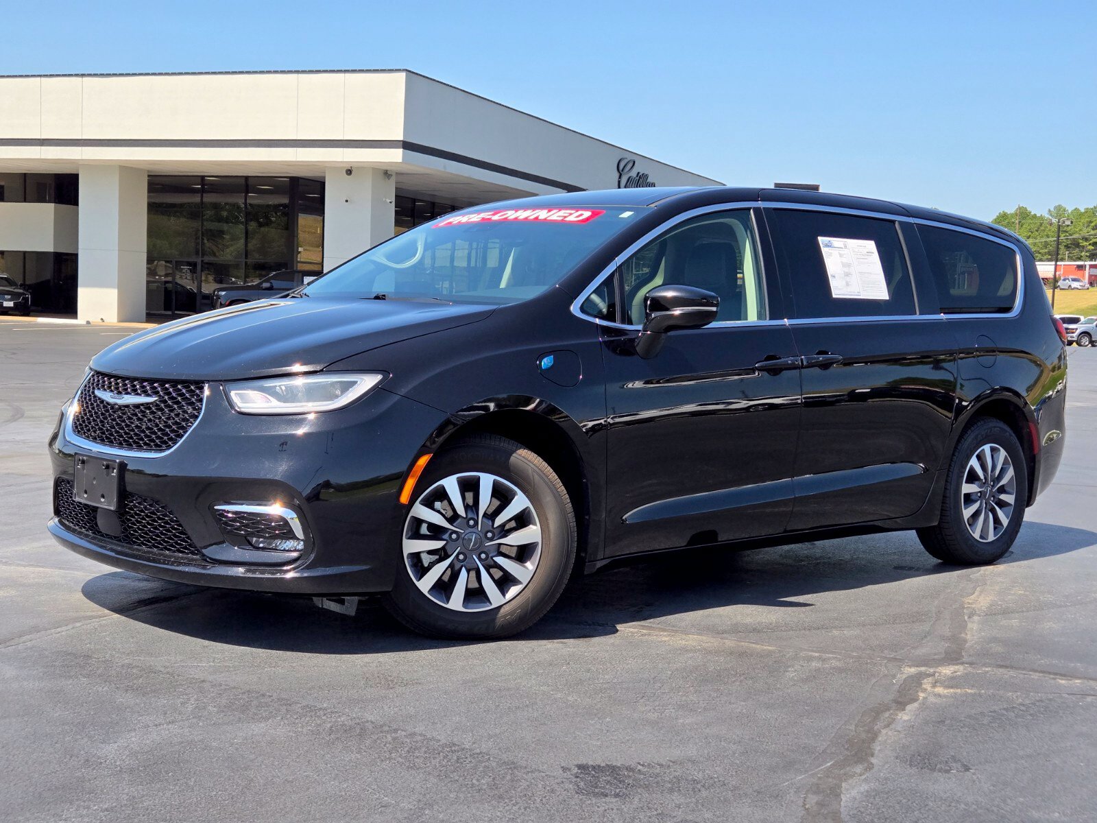 Used 2024 Chrysler Pacifica Limited FWD image 1