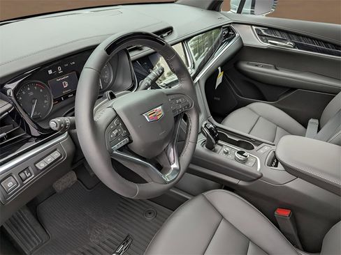 New 2025 Cadillac XT6 Premium Luxury w/ Technology Package image 4
