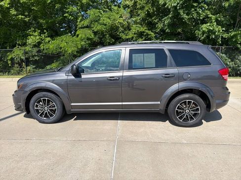 Used 2018 Dodge Journey SE w/ Popular Equipment Group FWD image 2