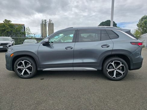 New 2025 Volkswagen Tiguan SE image 7