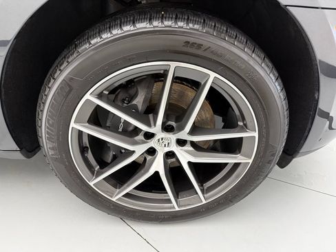 Used 2025 Porsche Macan AWD/4WD image 48
