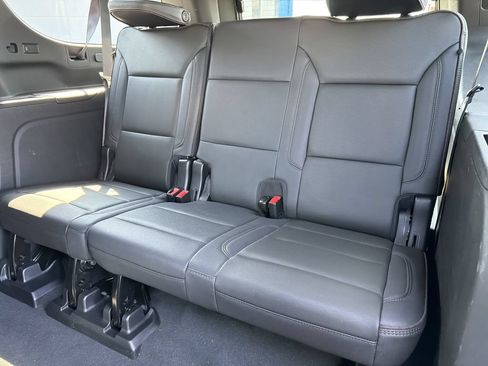 Used 2022 Chevrolet Suburban High Country RWD image 31