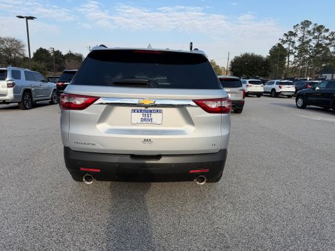 Used 2021 Chevrolet Traverse LT image 6