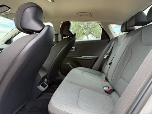Used 2025 Kia K4 FWD image 28