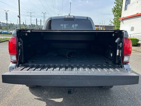 Certified 2019 Toyota Tacoma TRD Off-Road w/ TRD Premium Off Road Package AWD/4WD image 26
