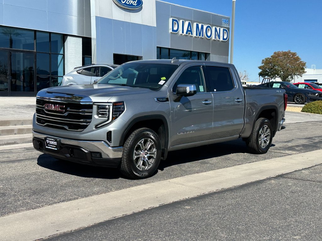 Used 2025 GMC Sierra 1500 SLT AWD/4WD image 2