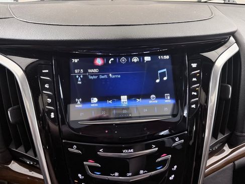 Used 2020 Cadillac Escalade Luxury w/ LPO, Radiant Package AWD/4WD image 17