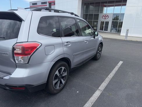 Used 2017 Subaru Forester 2.5i Limited AWD/4WD image 9