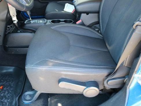 Used 2016 Jeep Wrangler Unlimited Rubicon w/ Connectivity Group image 12