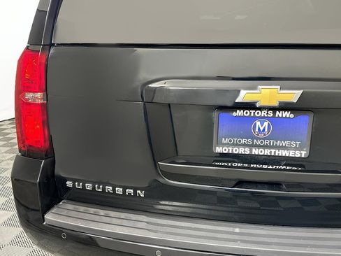 Used 2020 Chevrolet Suburban LT image 13