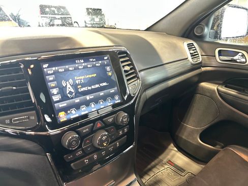 Used 2020 Jeep Grand Cherokee Altitude AWD/4WD image 23