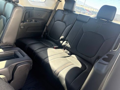 Used 2025 Honda Pilot EX-L image 12
