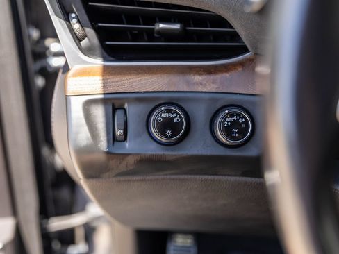 Used 2019 Cadillac Escalade Luxury AWD/4WD image 24