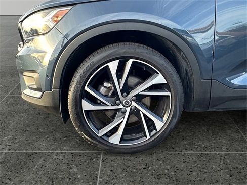 Used 2022 Volvo XC40 T5 R-Design w/ Advanced Package image 14