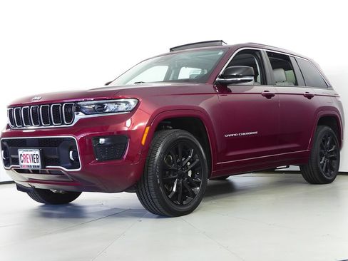 Used 2023 Jeep Grand Cherokee Overland w/ Adv Protech Group III AWD/4WD image 2