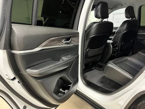 Used 2023 Jeep Grand Cherokee Limited RWD image 12