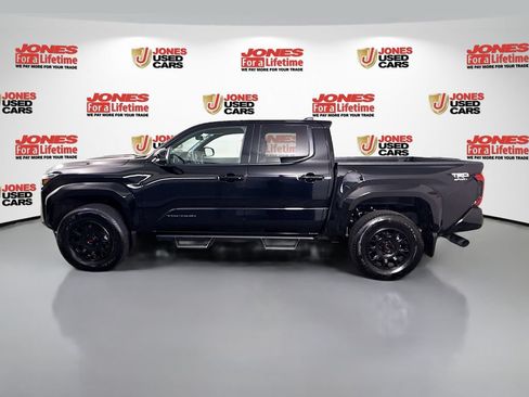 Certified 2025 Toyota Tacoma TRD Sport AWD/4WD image 14
