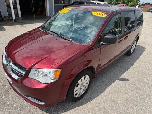 Used 2018 Dodge Grand Caravan SE w/ UConnect Hands-Free Group FWD image 3