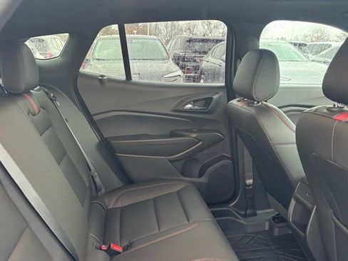 Certified 2025 Chevrolet Trax RS w/ Sunroof Package image 17