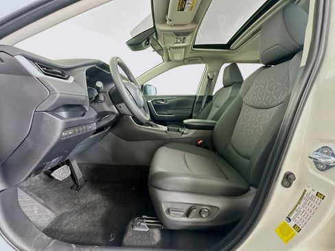 Used 2025 Toyota RAV4 XLE w/ Convenience Package image 13
