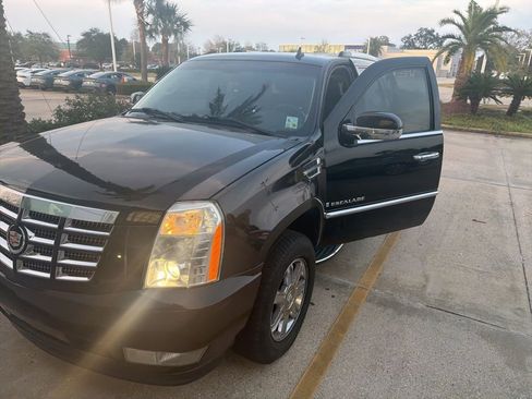 Used 2016 Cadillac SRX Luxury image 3