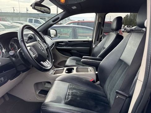 Used 2018 Dodge Grand Caravan SXT image 5