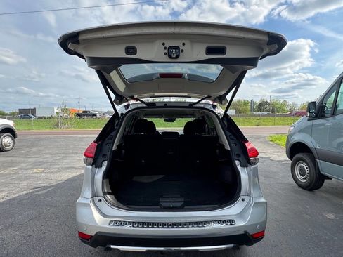 Used 2020 Nissan Rogue SV image 19