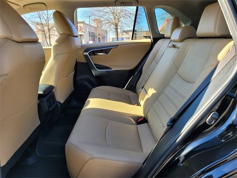 Used 2019 Toyota RAV4 Limited image 13